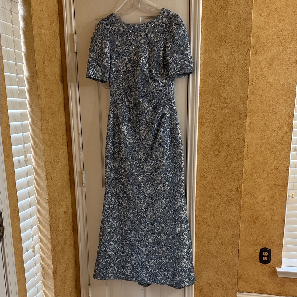 Xscape Elegant Long Sleeve Dress in Blue and White Floral